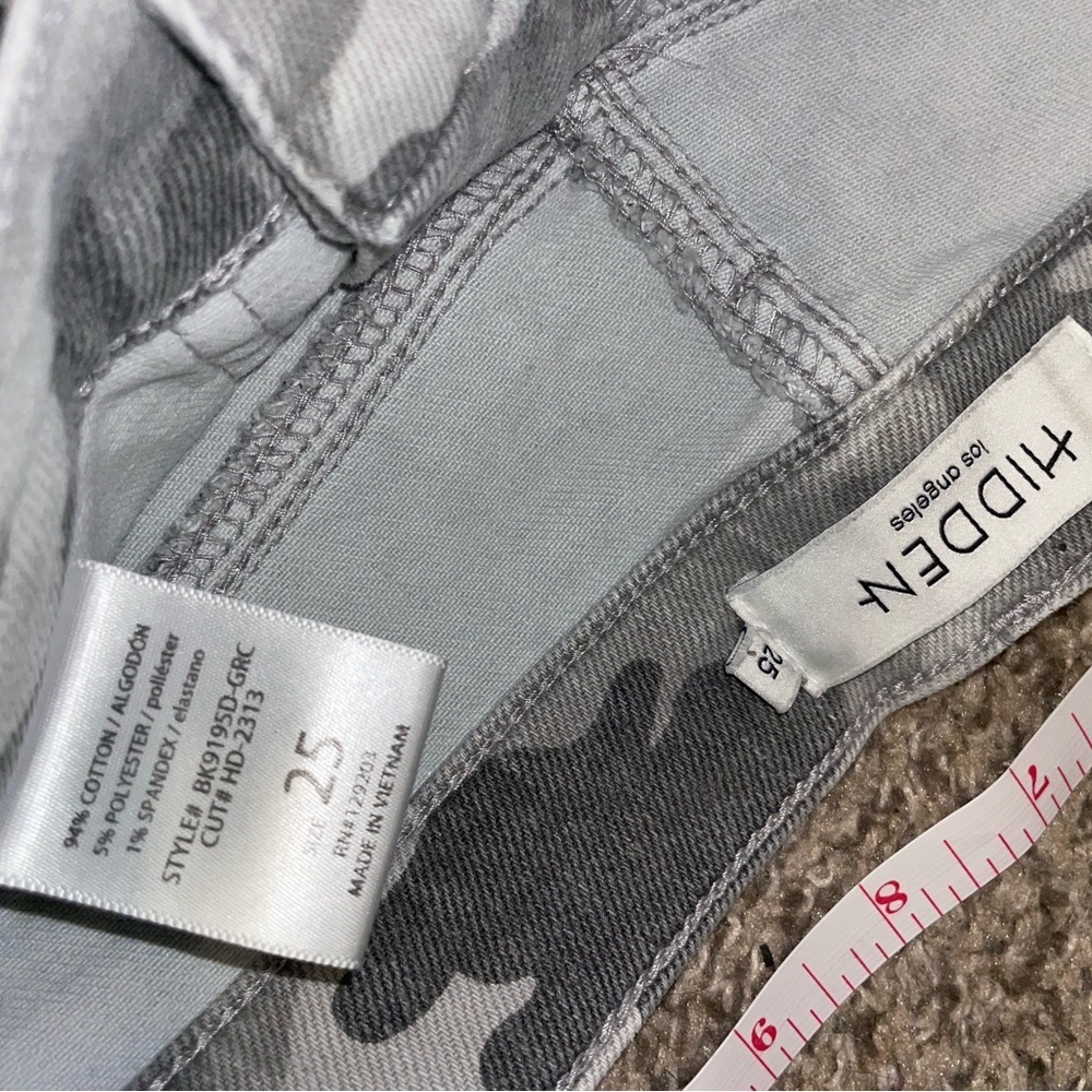 Hidden Gray Camouflage Cargo Pants - Picture 4 of 8